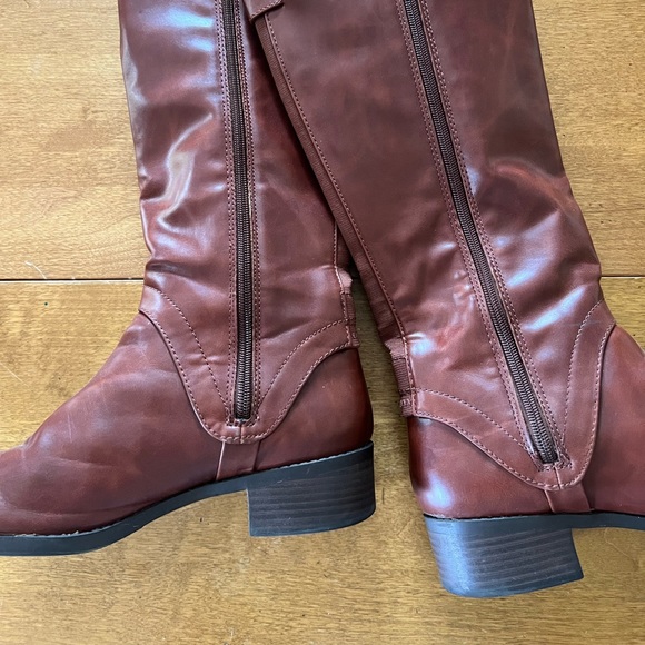 Cognac Riding Boots: 8.5 - Picture 5 of 6